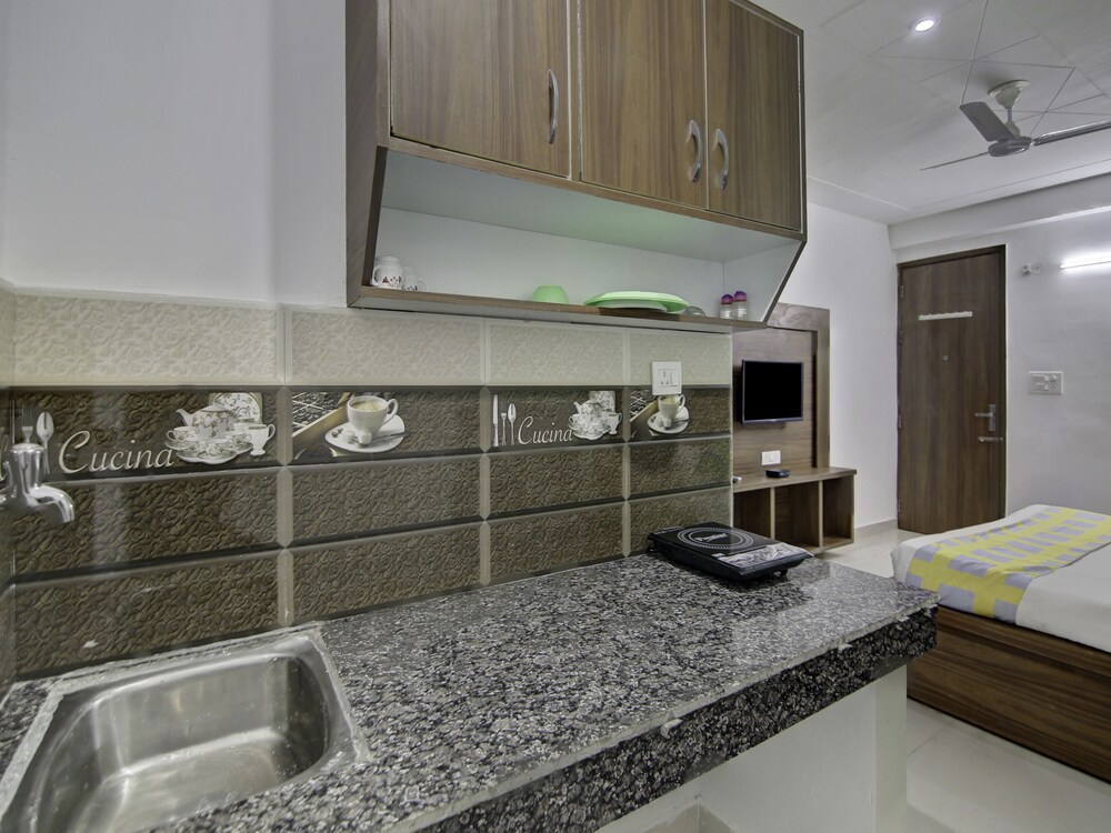 OYO Home 39565 Decent Studio Cyber Hub