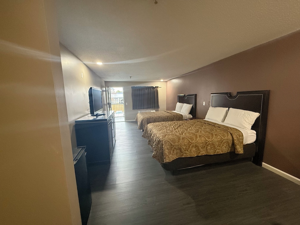 Magnolia Bay Hotel & Suites - photo 9