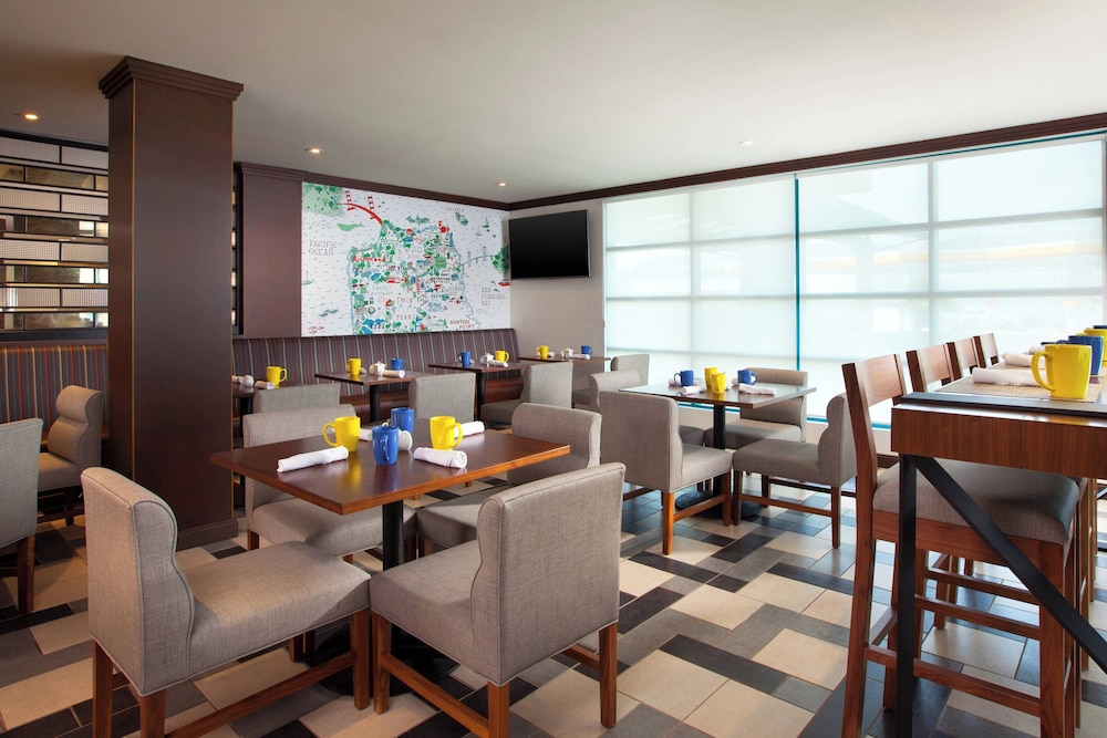 Four Points by Sheraton Hotel & Suites San Francisco Airport - photo 24
