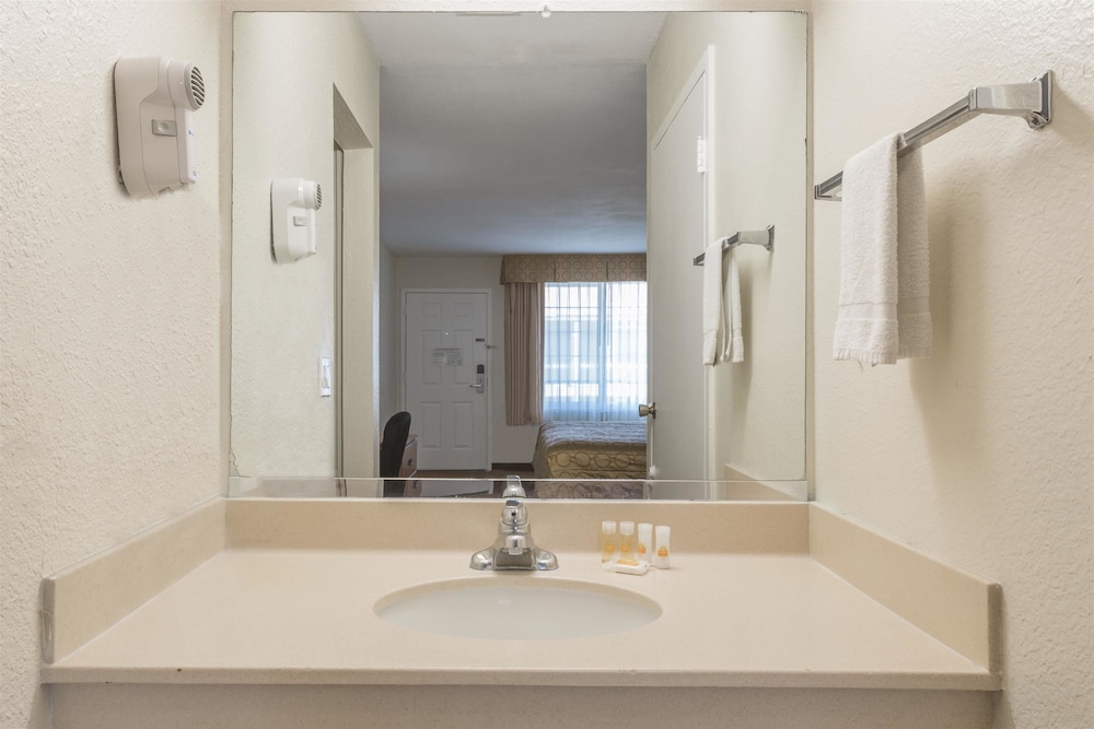 Motel 6 San Diego CA Southbay - photo 28