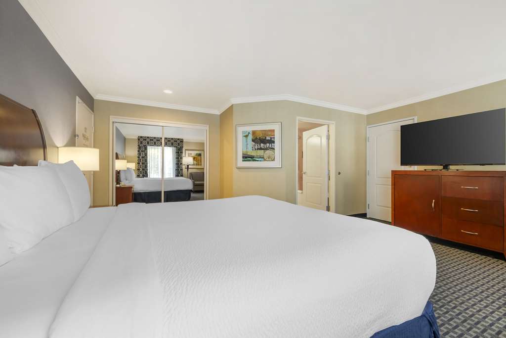 Best Western Plus Marina Shores Hotel - photo 36