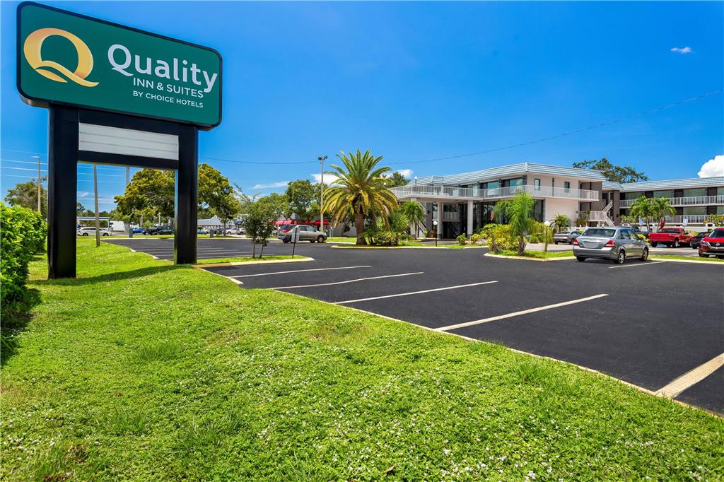 Quality Inn & Suites at Tropicana Field - photo 5
