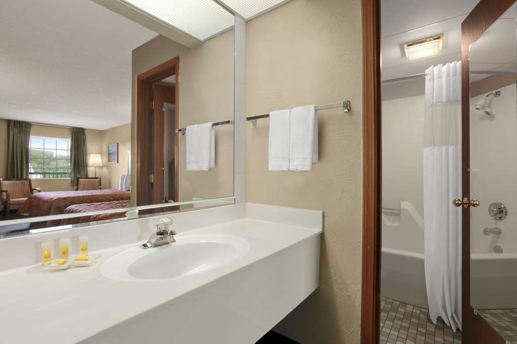 Days Inn Branson Near The Strip - photo 20