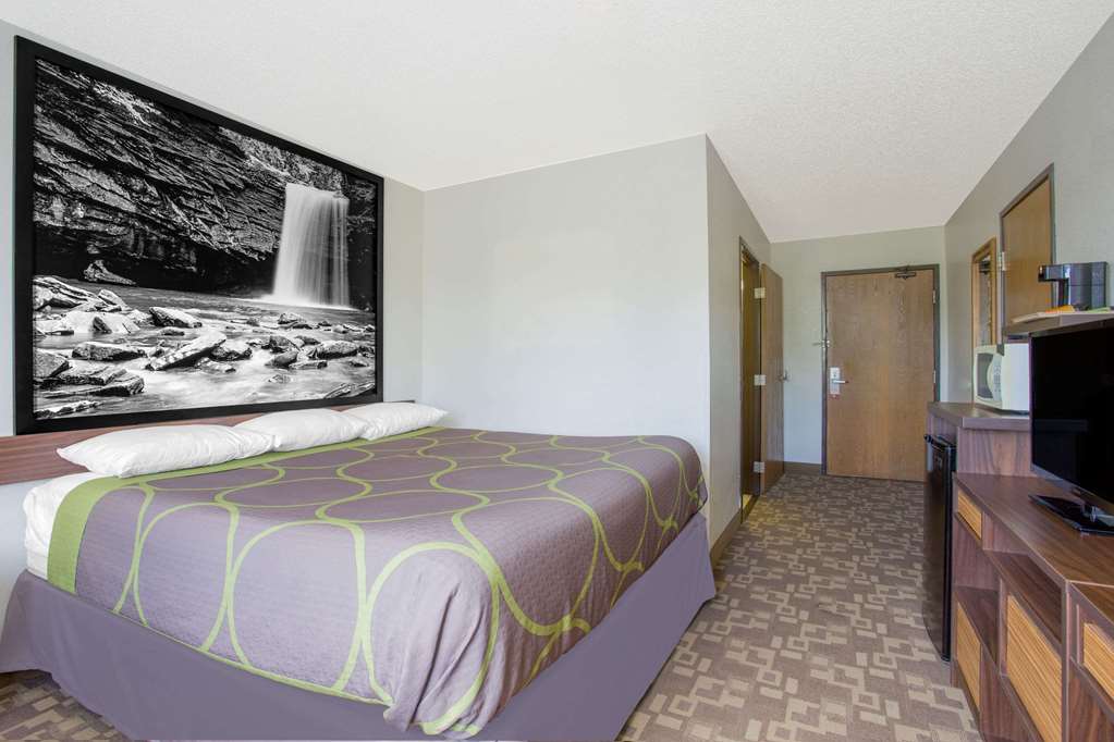 Super 8 by Wyndham Appomattox VA - photo 13