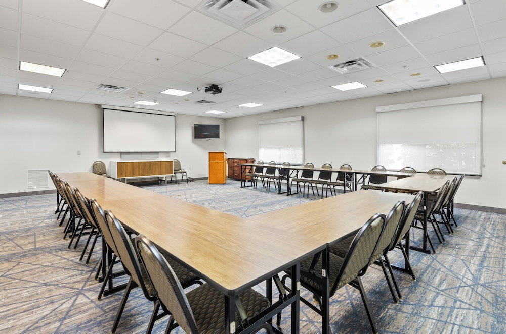 Holiday Inn Express Hotel & Suites Mount Airy by IHG - photo 34