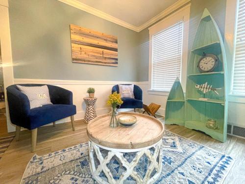 Historic District Vermilion Home — 4-Star Luxury Hotel in Vermilion, United States