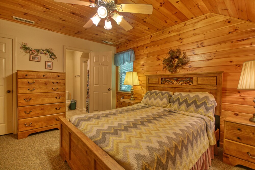 Mountain Hideaway #338 — 4-Star Luxury Hotel in Gatlinburg, United States