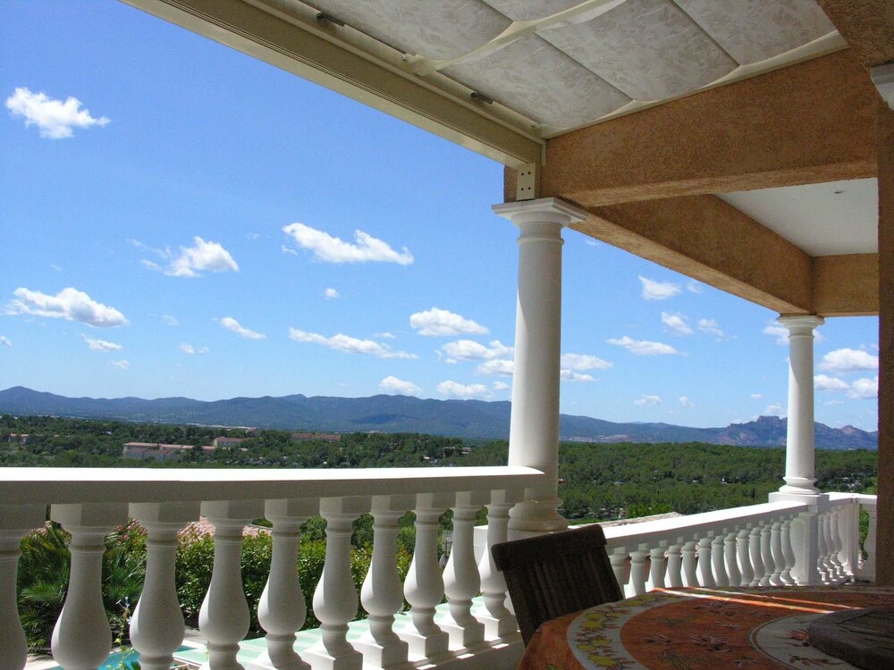 Villa With 3 Bedrooms in Fréjus With Wonderful Mountain View Private — 4-Star Luxury Hotel in Frejus, France