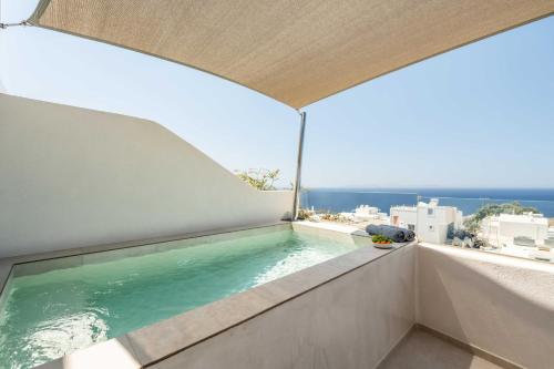 Oia Lia — 4-Star Luxury Hotel in Oia, Greece
