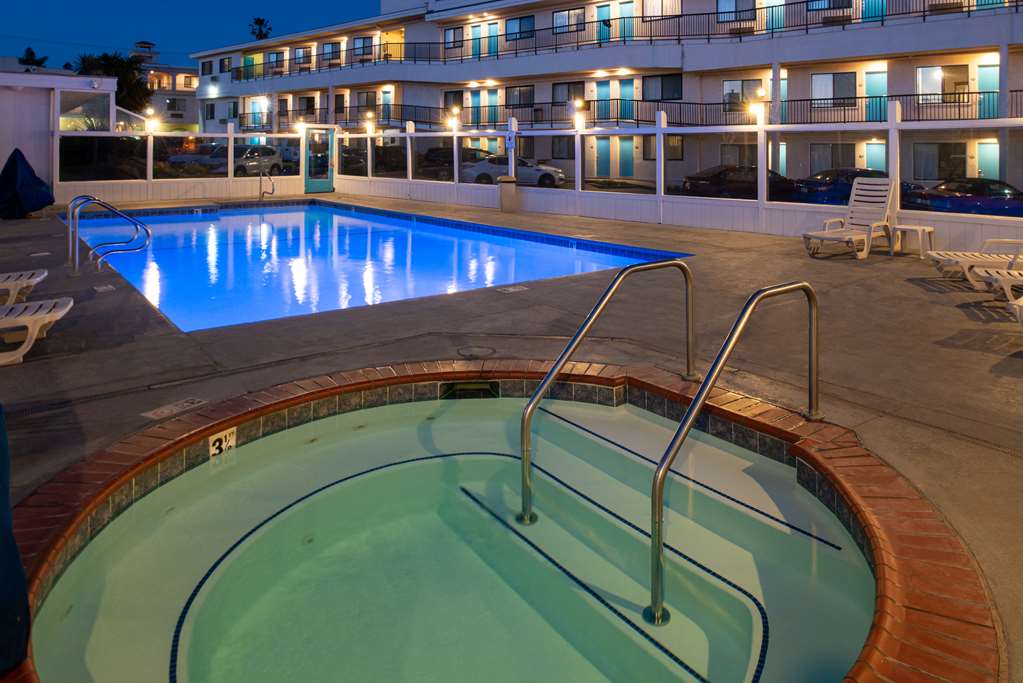 Edgewater Inn And Suites - photo 7
