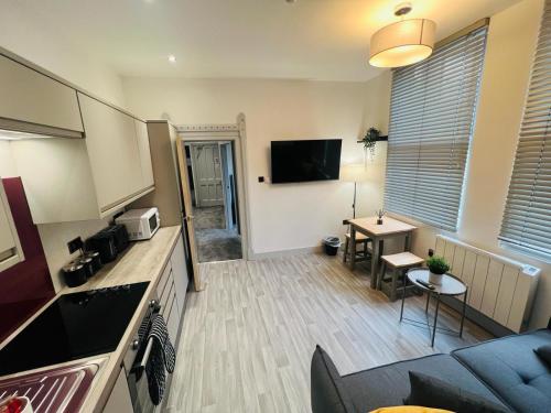 WhiskAwayStays Foregate Street Apartment 3 — 4-Star Luxury Hotel in Worcester, United Kingdom