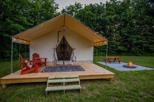 Starlit Nights during Natures Cozy Retreat — hotel in Cassville