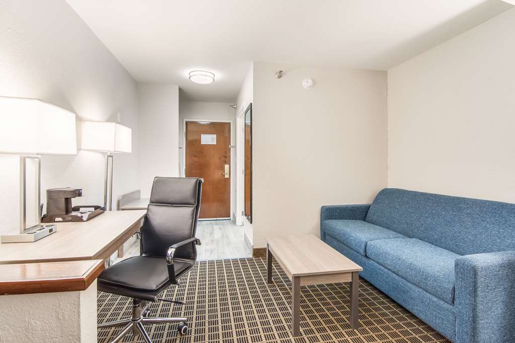 Clarion Pointe South Boston Danville East - photo 12