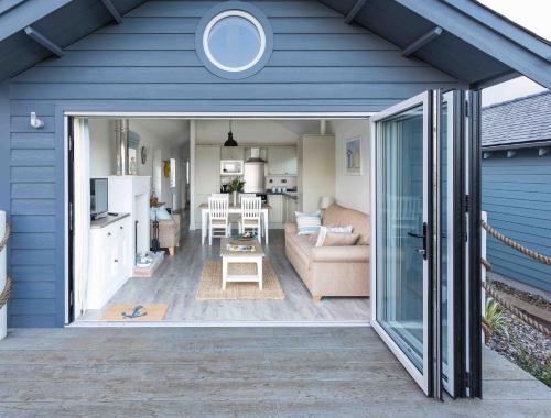 Oreo Shack The Bay 2 bedrooms with ensuites parking for 2 cars strictly pet free in Filey, United Kingdom