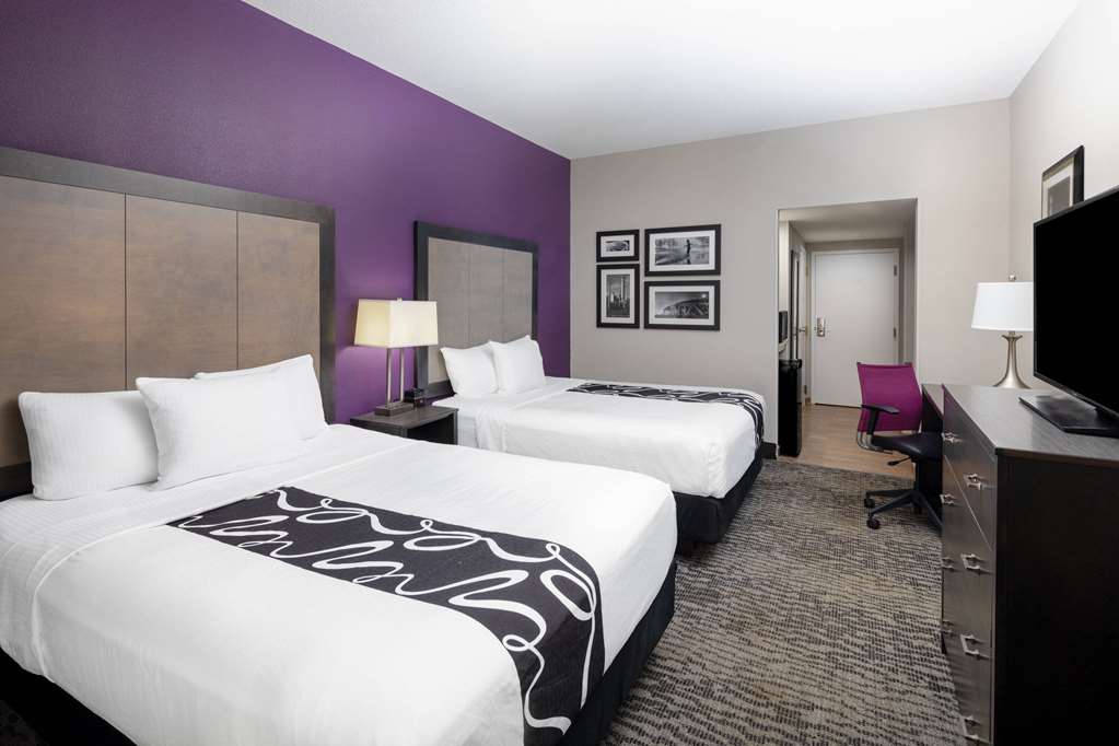 La Quinta Inn & Suites by Wyndham Kennesaw - photo 13