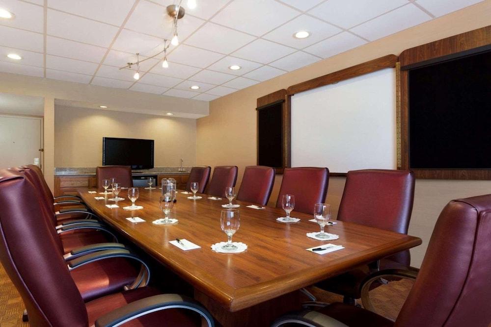 Radisson Hotel Akron Fairlawn - photo 24