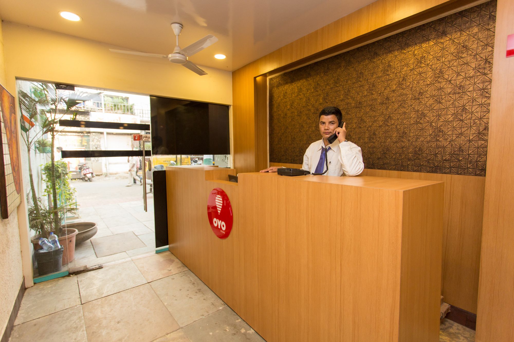 Oyo 8755 Hotel Red Palms