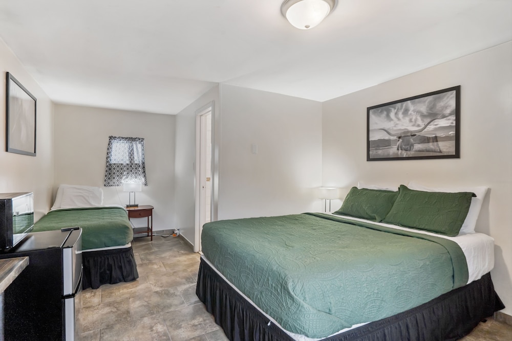 Selkirk Motel - photo 32