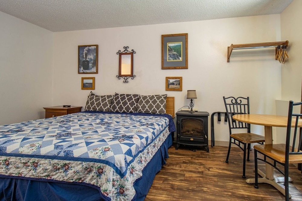 Motel 229 @ Garden of the Gods - photo 22