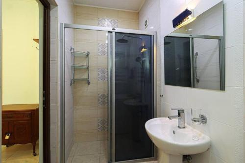 Vintage 2BR Apartment Managed By Wehost