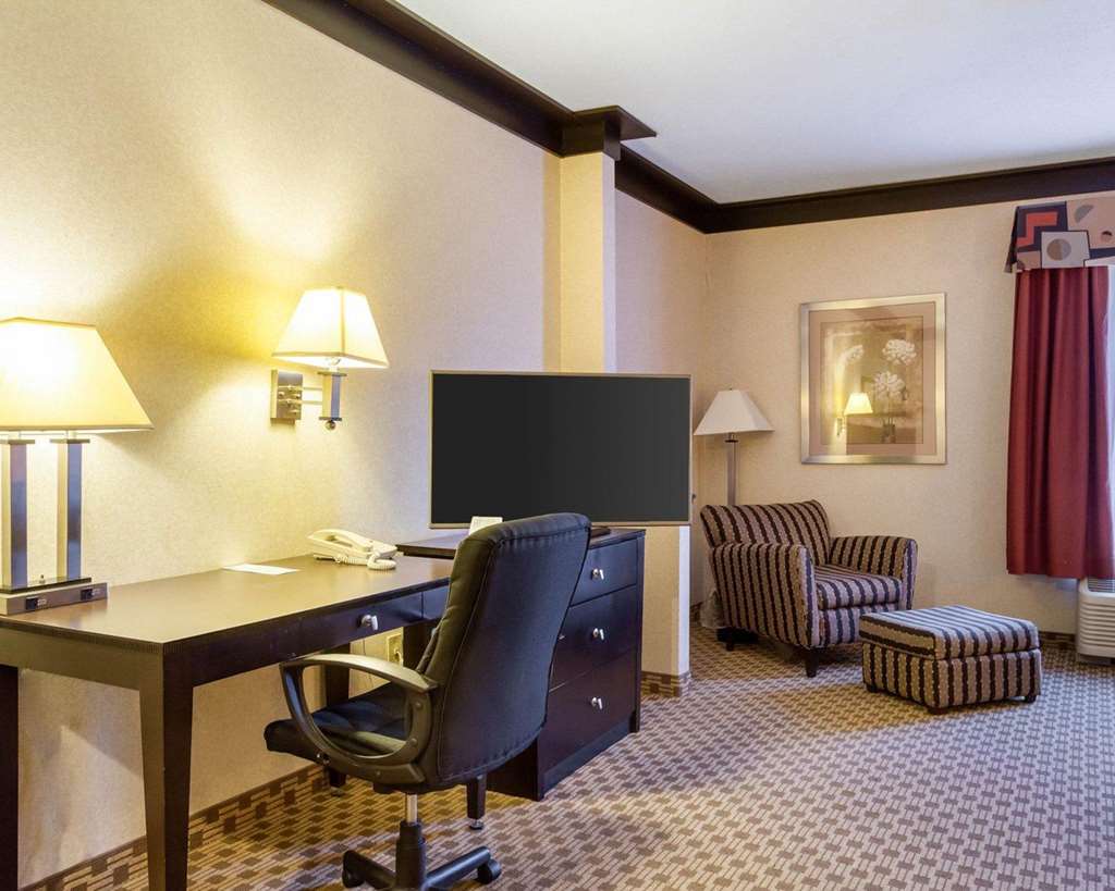 Quality Inn & Suites Oakwood Village Cleveland South - photo 18
