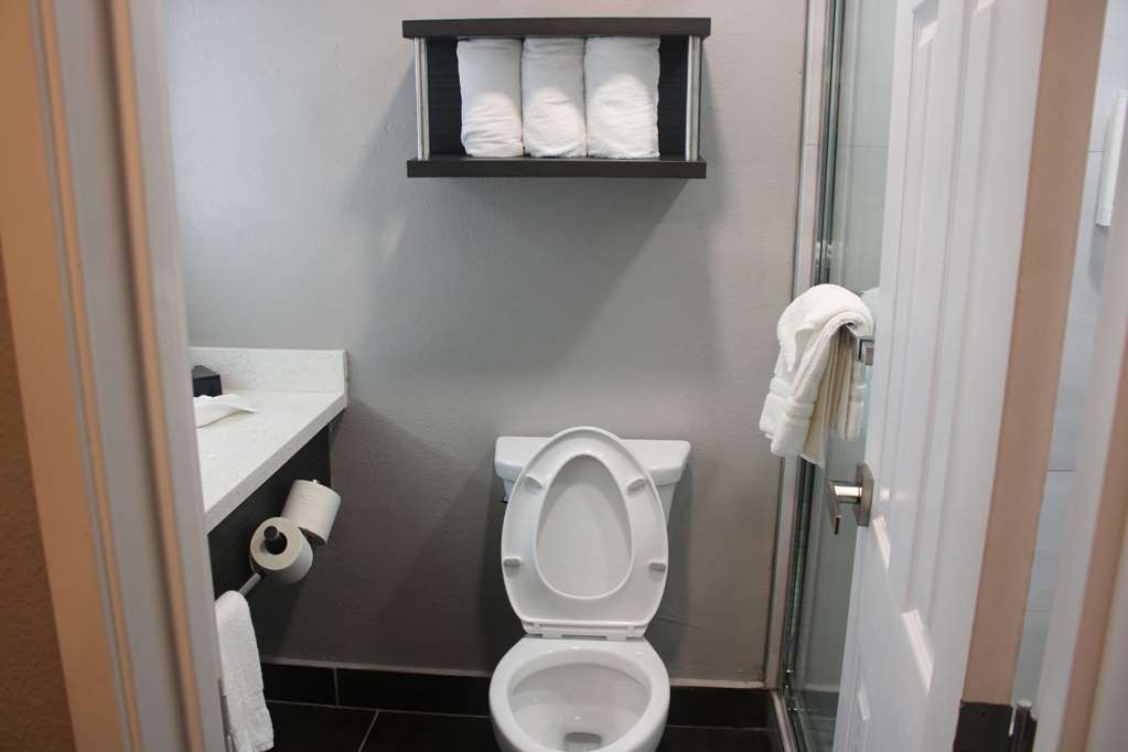 Clarion Pointe Marshall - photo 16