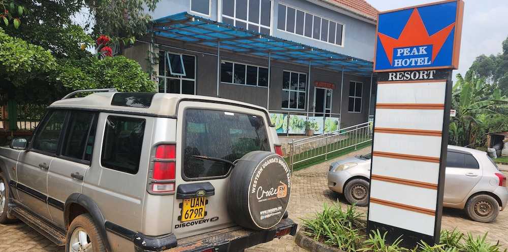 Peak Hotel - carbon neutral hotel in Bushenyi