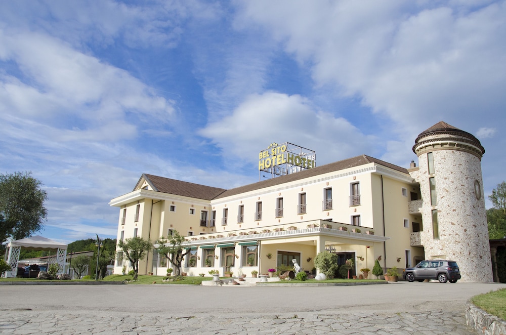 Bel Sito Hotel Le Due Torri — 4-Star Luxury Hotel in Manocalzati, Italy
