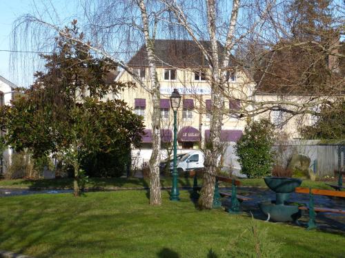 Hôtel Restaurant Le Relais — hotel in Courtenay