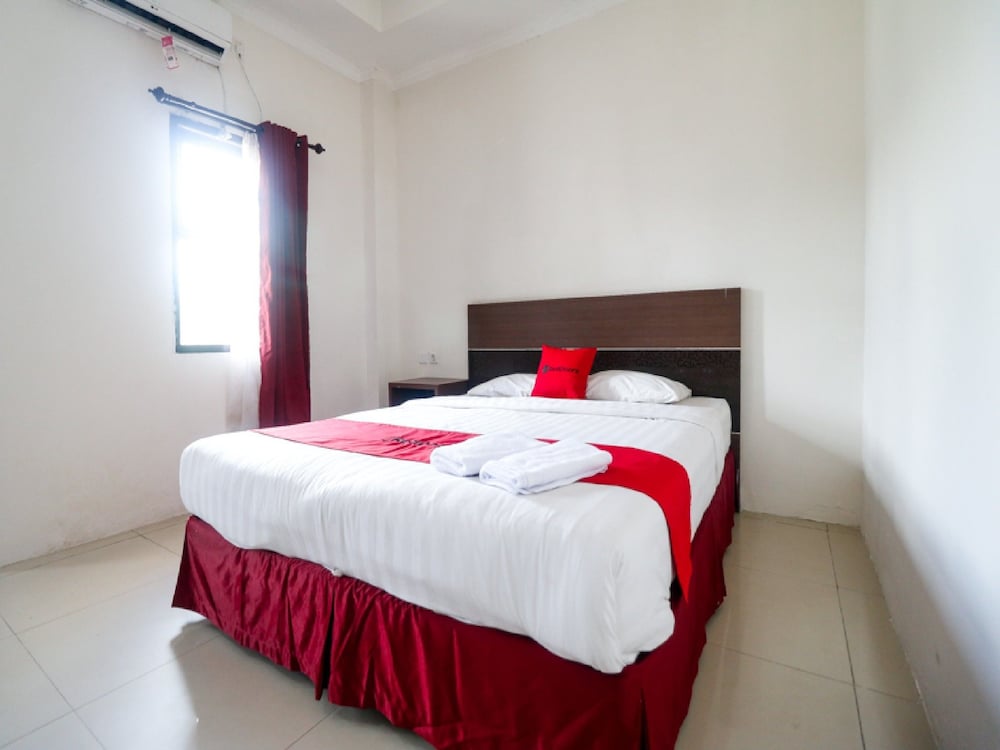 RedDoorz near Caribbean Waterpark in Balikpapan, Indonesia