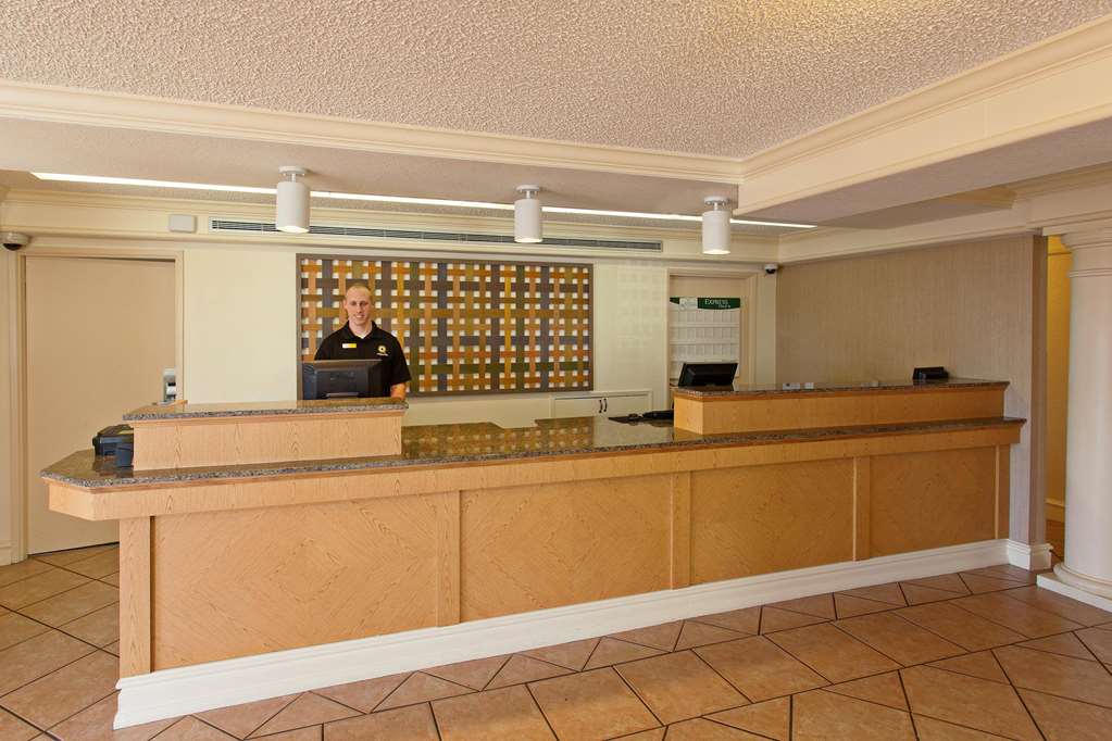 La Quinta Inn by Wyndham Costa Mesa Newport Beach - photo 3