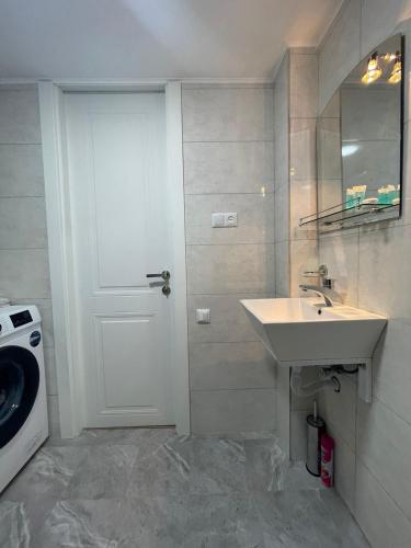 Twin's Twin Apartments