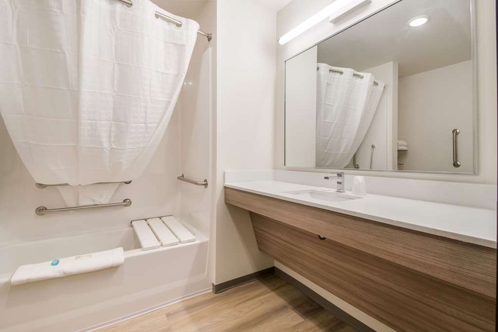 WoodSpring Suites Portland Vancouver - photo 25