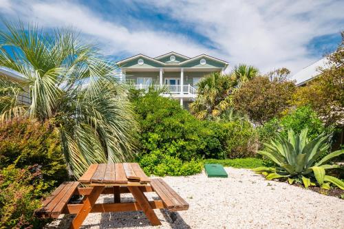 Coastal Living by Oak Island Accommodations - photo 4