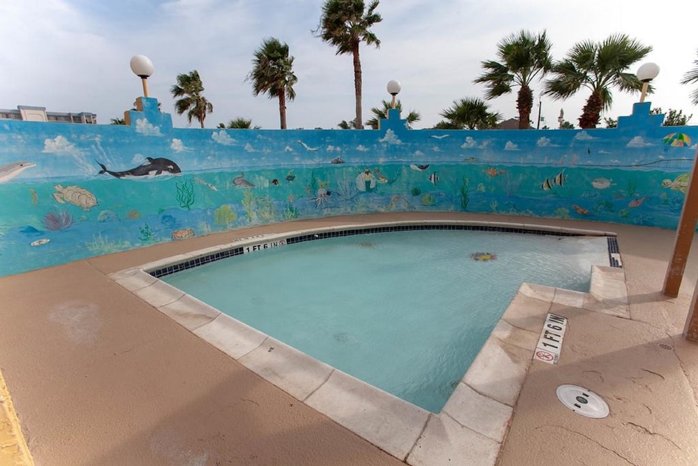 Ramada by Wyndham & Suites South Padre Island - photo 46