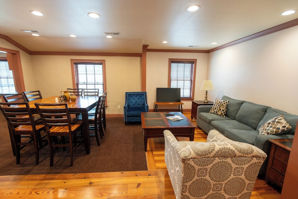 Howard's Creek Inn - photo 54