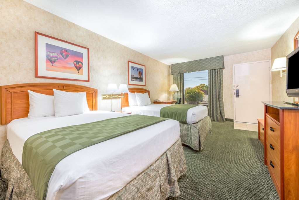 Days Inn & Suites by Wyndham Albuquerque North - photo 10