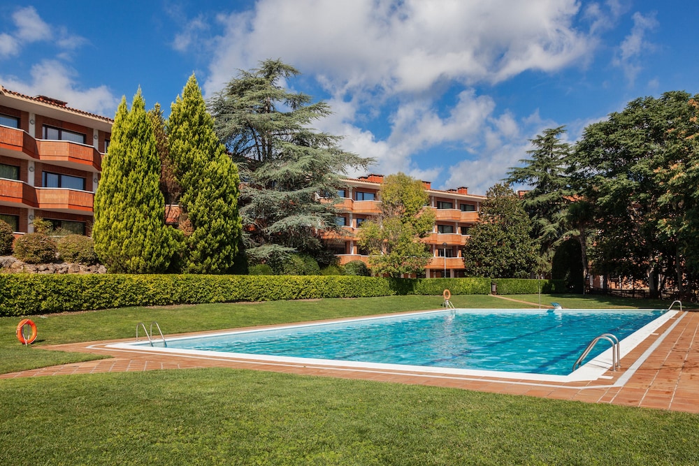 Checkin Montserrat — 4-Star Luxury Hotel in Collbato, Spain