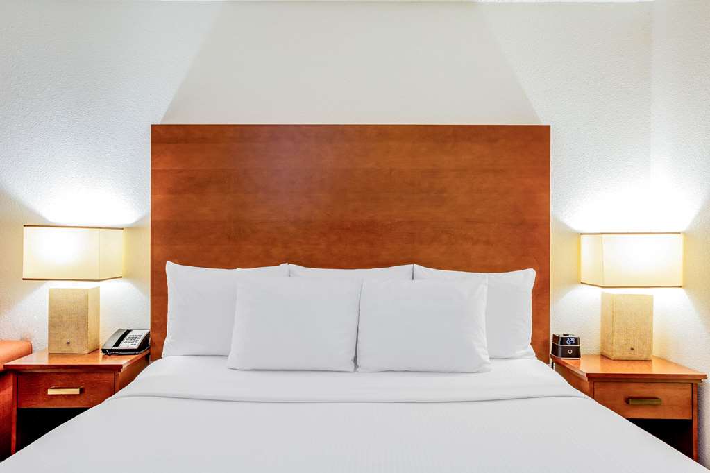 La Quinta Inn & Suites by Wyndham Danbury - photo 37