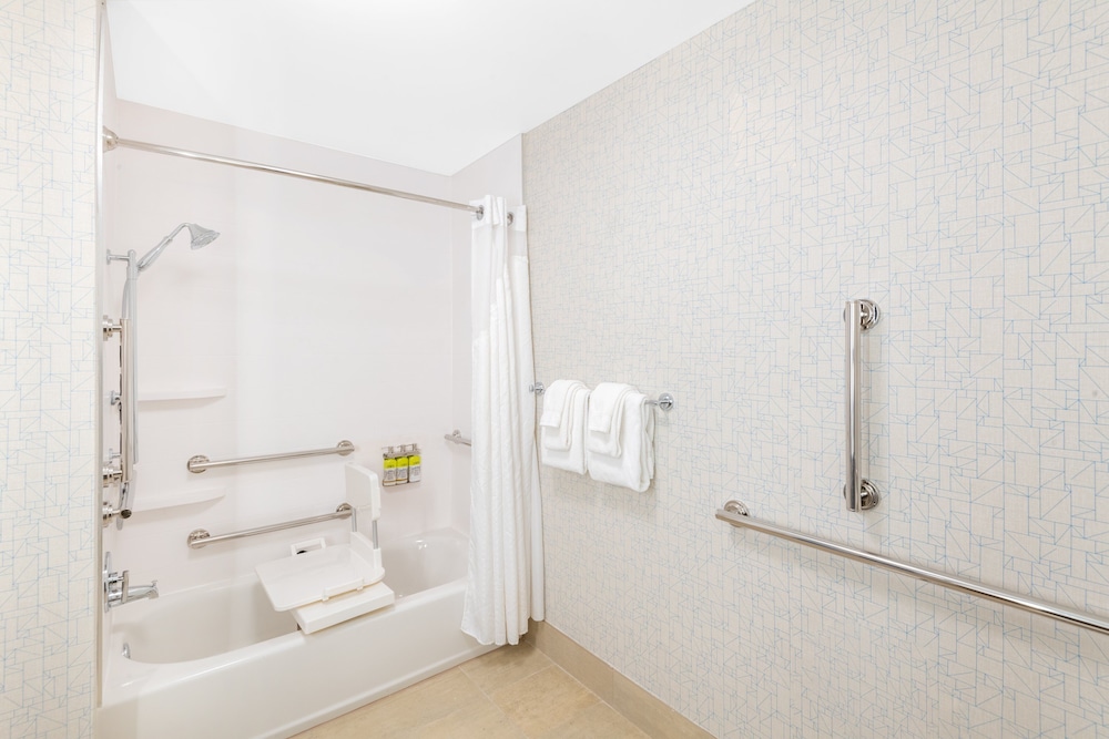 Holiday Inn Express & Suites Phoenix Airport North by IHG - photo 58
