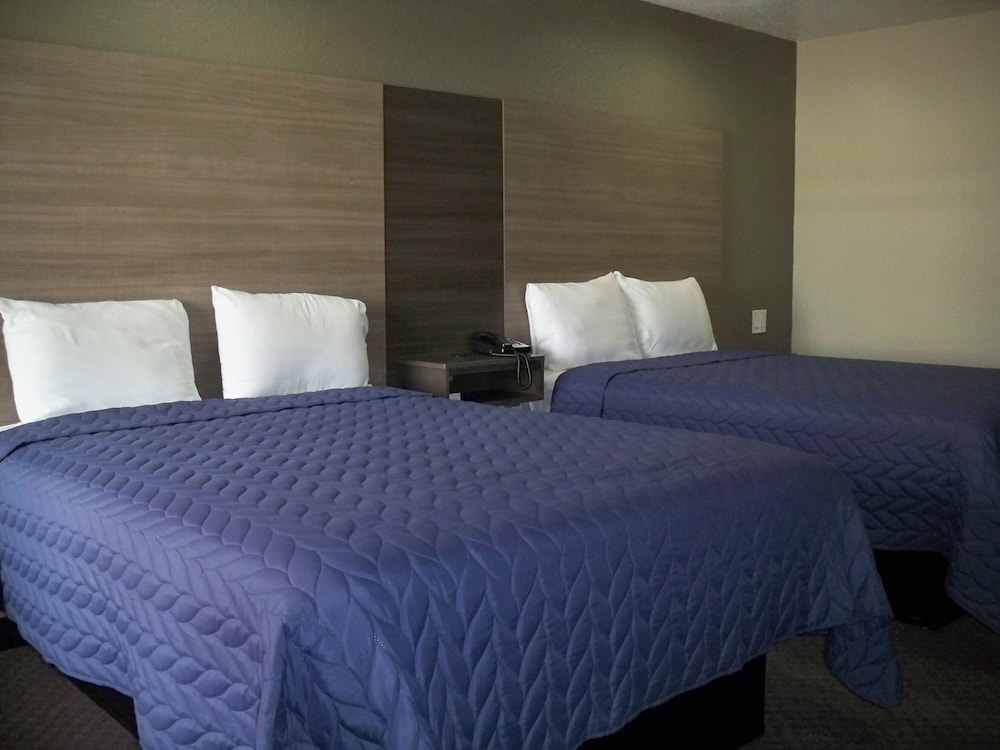 Scottish Inn & Suites - photo 27