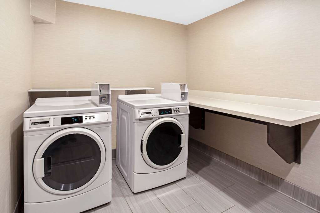 La Quinta Inn & Suites by Wyndham Denver Aurora Medical - photo 29