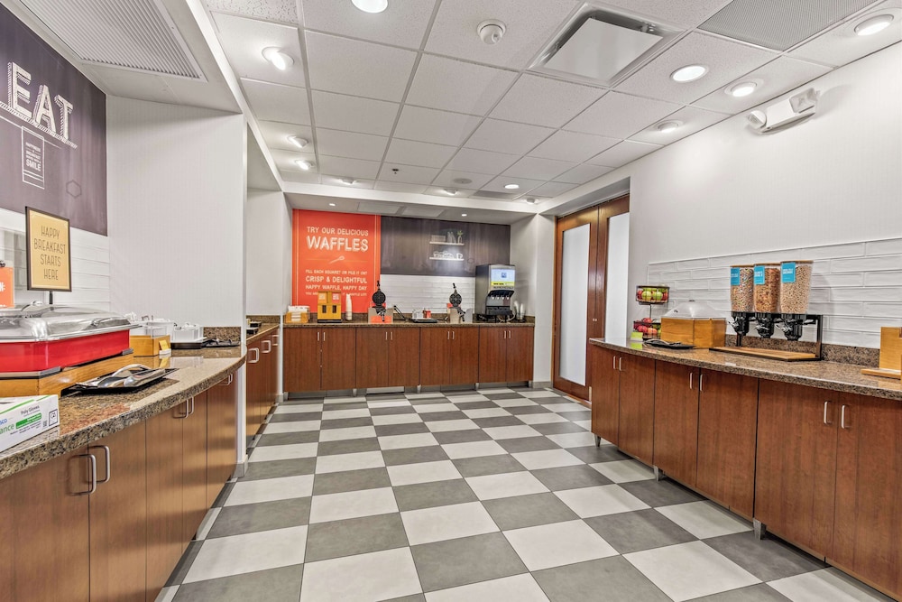Hampton Inn Denver Northeast Brighton - photo 22