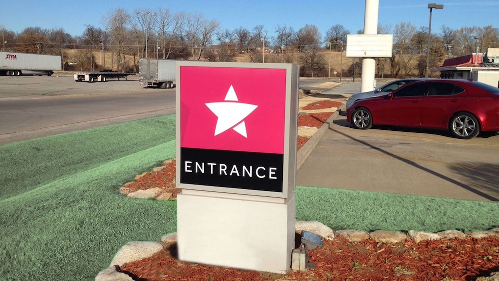 Magnuson Hotel Sand Springs Tulsa West - photo 28
