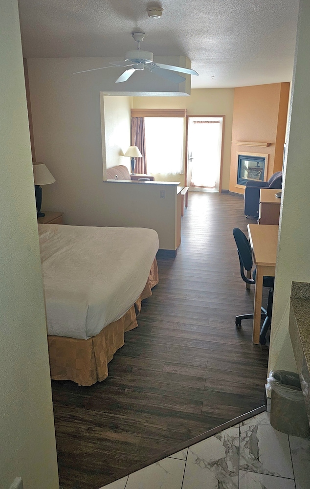 Lighthouse Suites Inn - photo 15