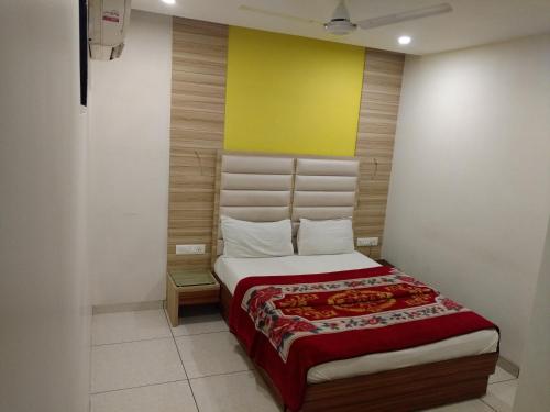 Hotel Sarvoday in Vapi, India