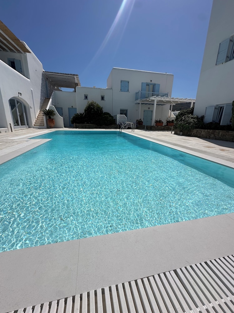 Mimoza Collection suites — 4-Star Luxury Hotel in Ornos, Greece