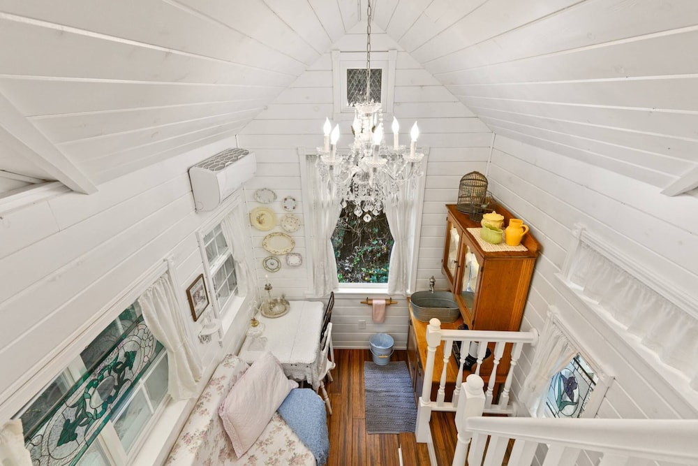 Tiny Digs Hotel of Tiny Houses - photo 57