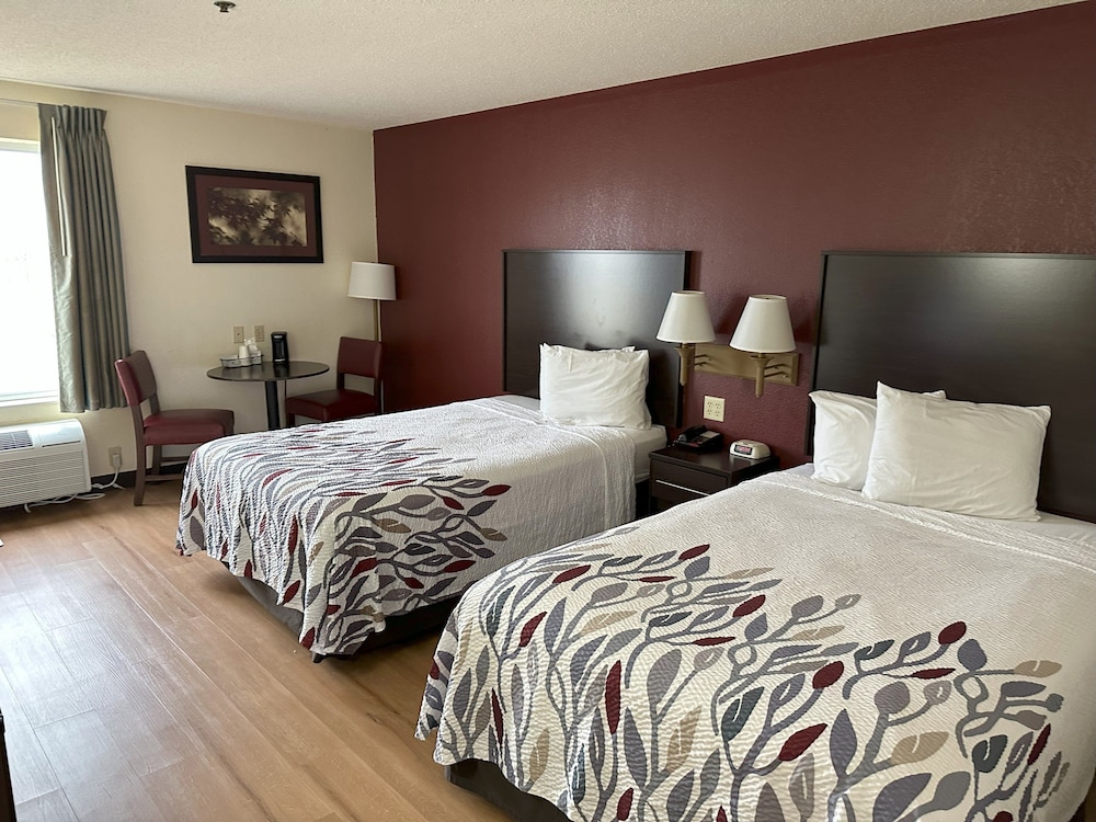 Red Roof Inn Clyde - photo 9