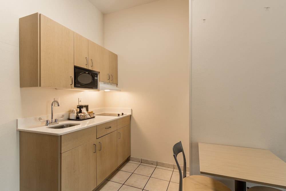 Red Roof Inn Panama City - photo 23